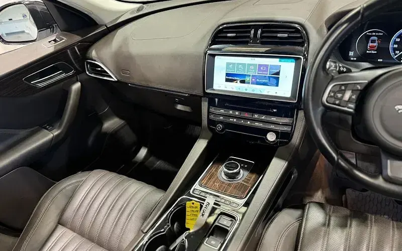 Used Jaguar F-Pace Portfolio 180 HP (132 kW) 2016 White SUV