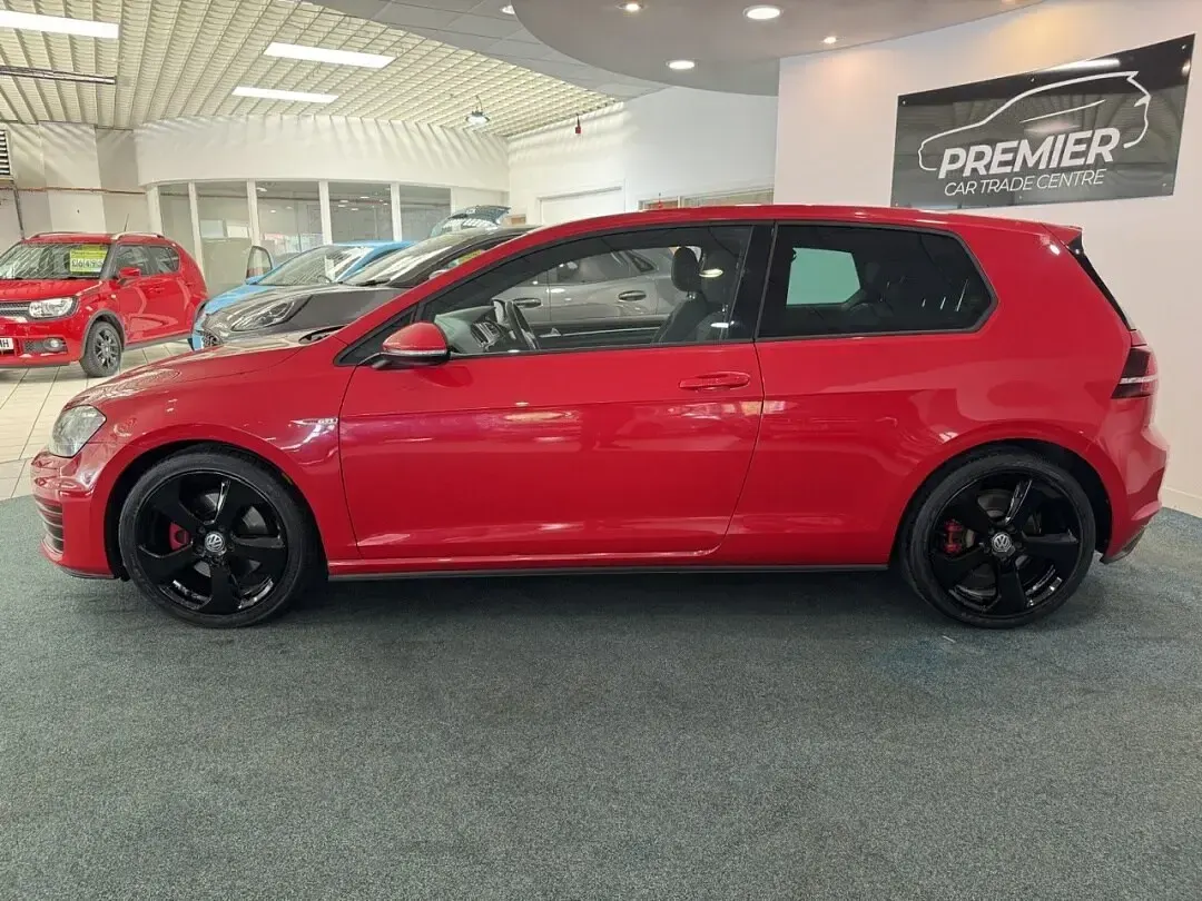 Used VW Golf VII GTI 216 HP (158 kW) 2015 Red Hatchback