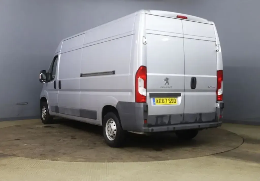 Used Peugeot Boxer 130 HP (95 kW) 2017 Silver Van