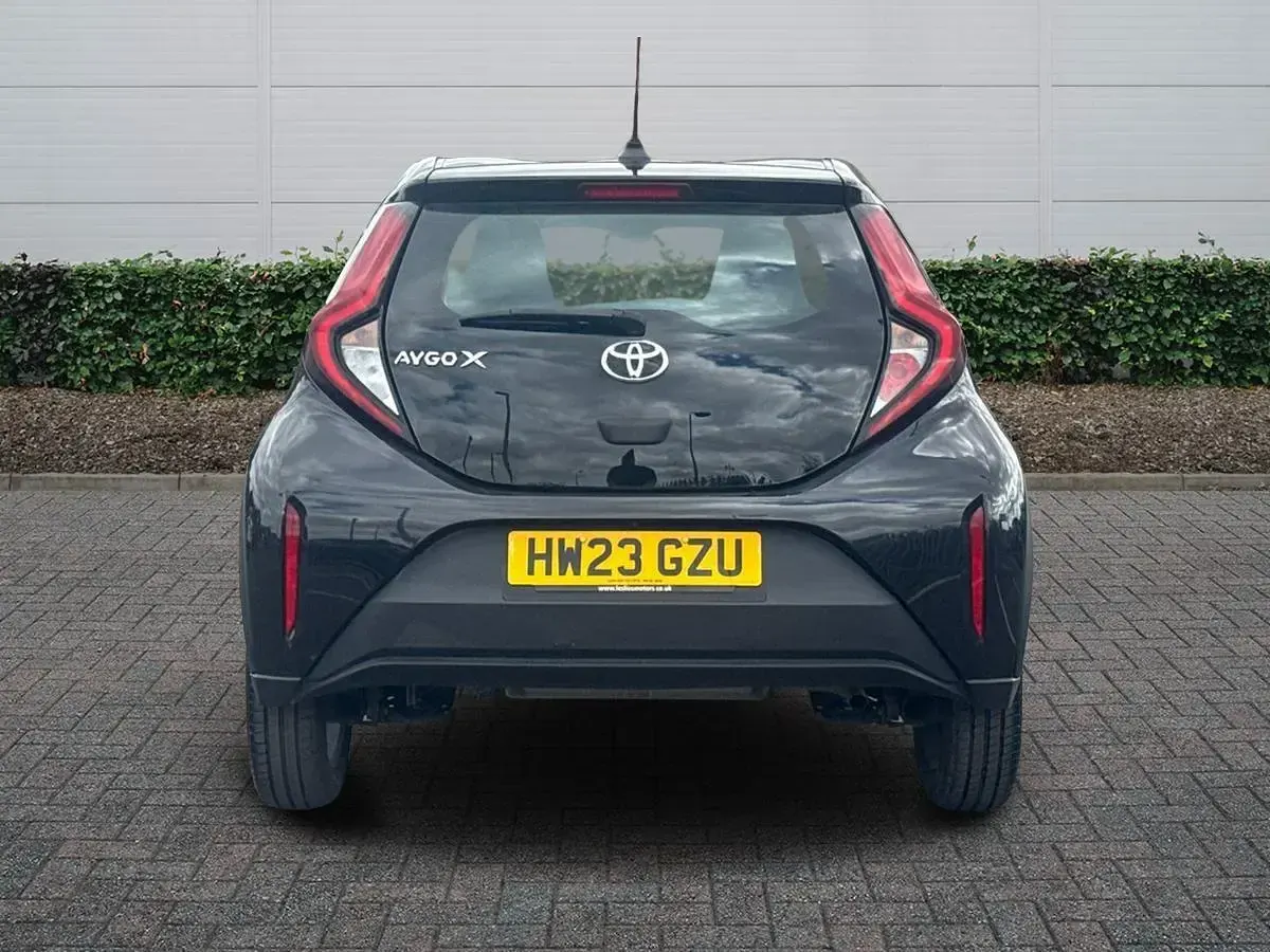 Used Toyota Aygo X PURE 72 HP (52 kW) 2023 Black SUV