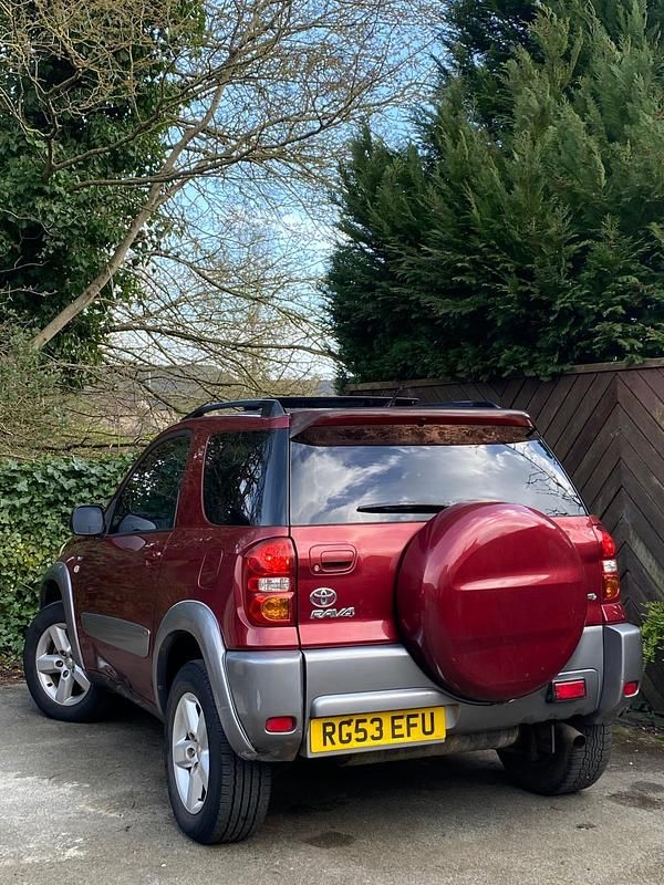 Used Toyota RAV4 147 HP (108 kW) 2004 Red SUV
