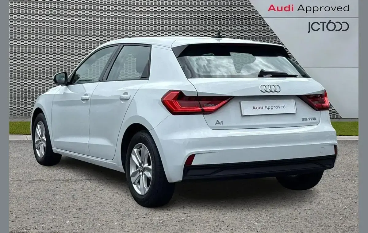 Used Audi A1 Design 94 HP (69 kW) 2020 White Hatchback