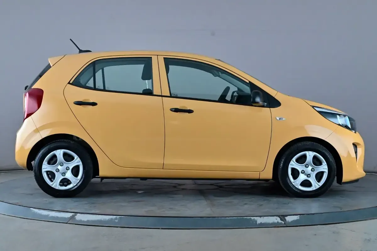 Used Kia Picanto 66 HP (48 kW) 2023 Yellow Hatchback
