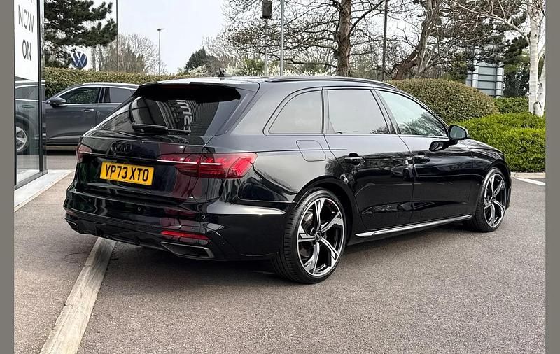 Używany Audi A4 Black Edition 200 KM (147 kW) 2023 Czarny Kombi
