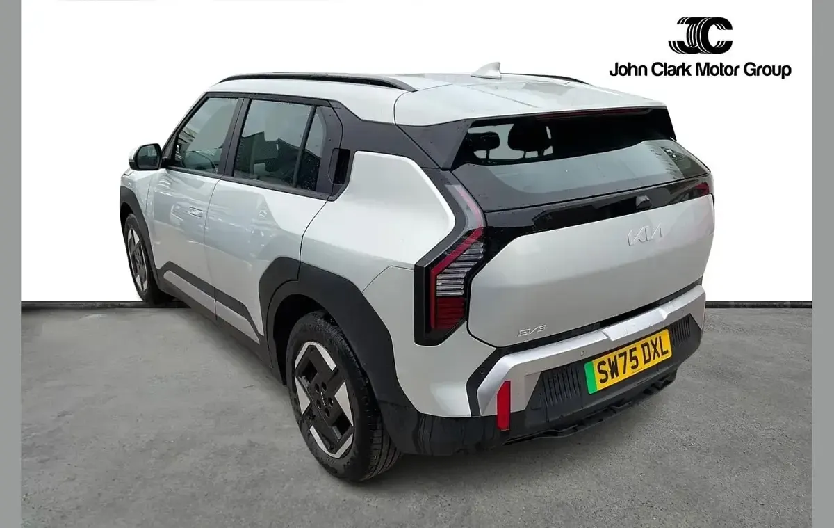 Used Kia EV3 Air 147 kW (201 HP) 2025 Silver SUV