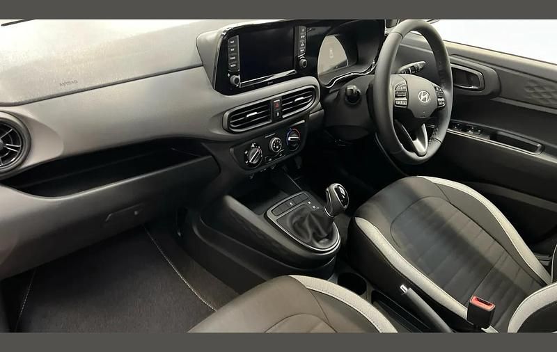 New Hyundai i10 Advanced 83 HP (61 kW) 2025 Red Hatchback