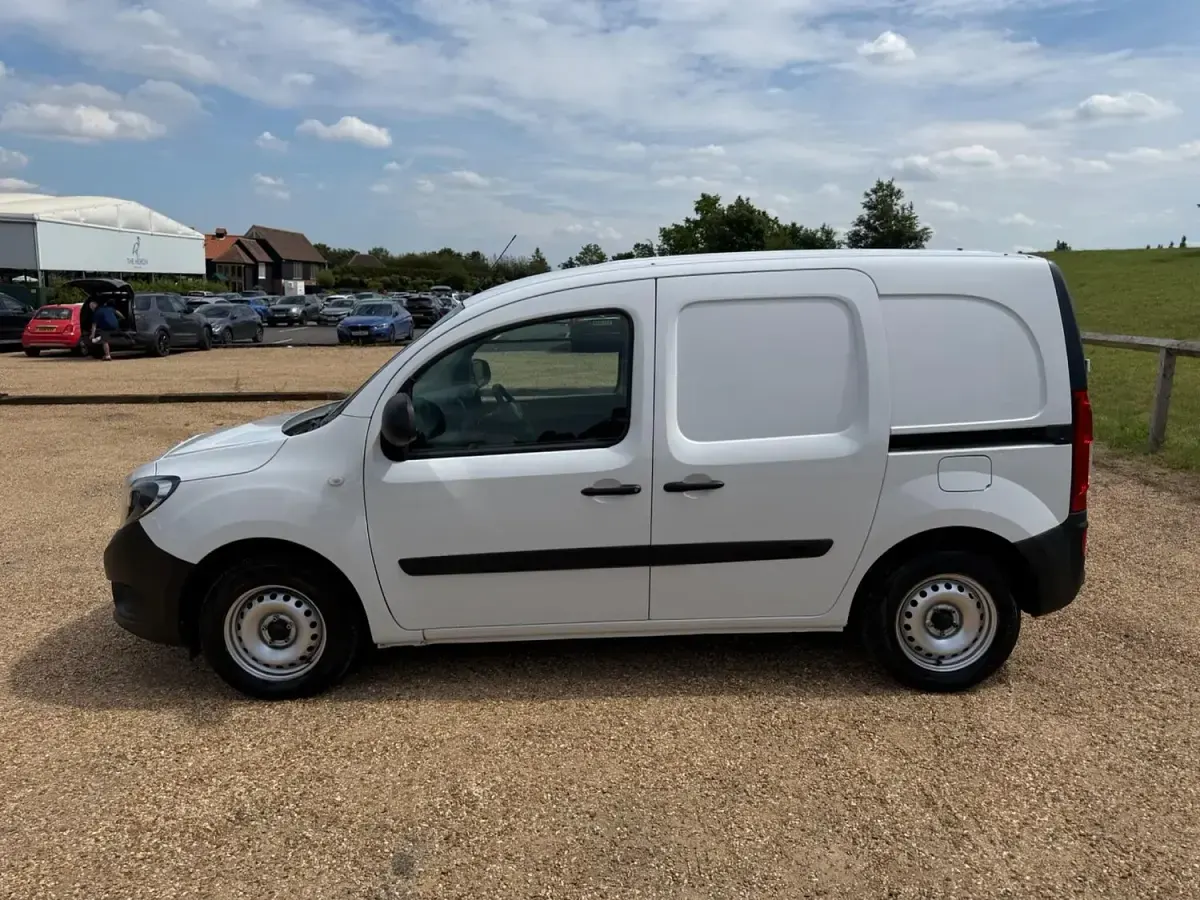 Used Mercedes Citan 109 94 HP (69 kW) 2021 White MPV