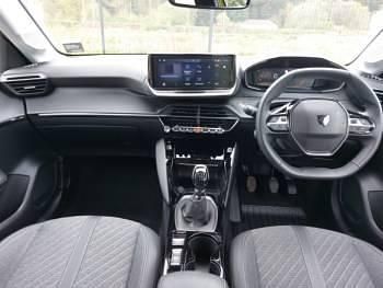 Used Peugeot 208 Allure 101 HP (74 kW) 2025 Yellow Hatchback