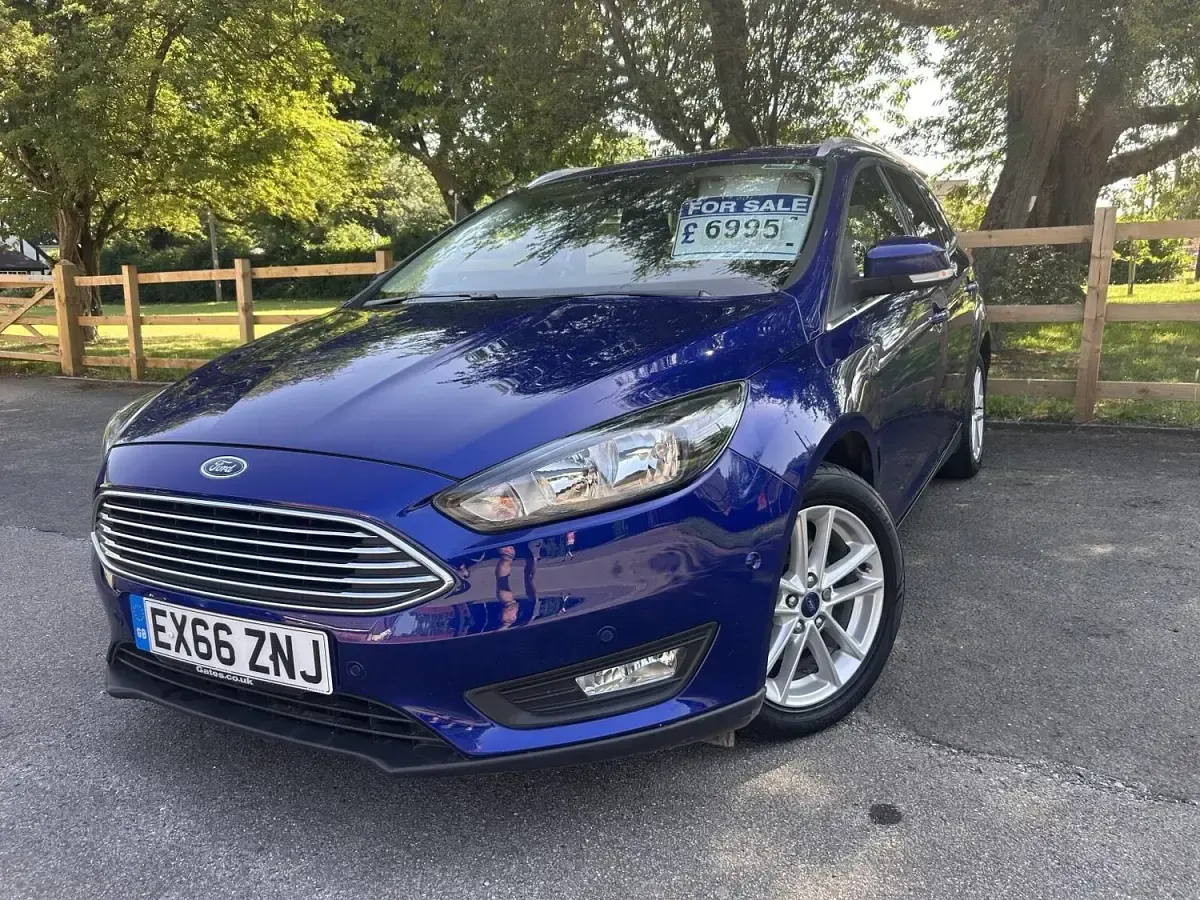 Used Ford Focus Zetec 120 HP (88 kW) 2016 Blue Estate