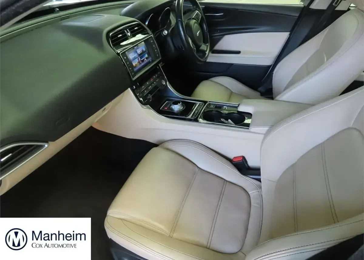 Used Jaguar XE Prestige 200 HP (147 kW) 2015 White Sedan