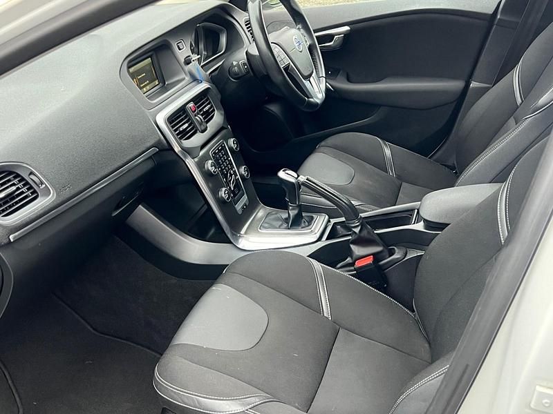 Begagnad Volvo V40 SE 2016 Vit Kombi