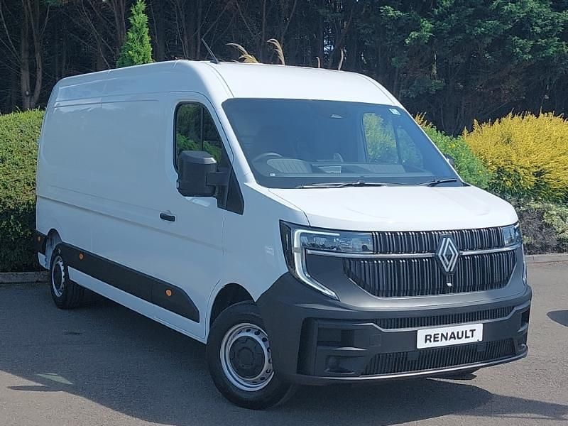 White New 2025 Renault Master Van | £22,995 (Fair price) - Image 1/4