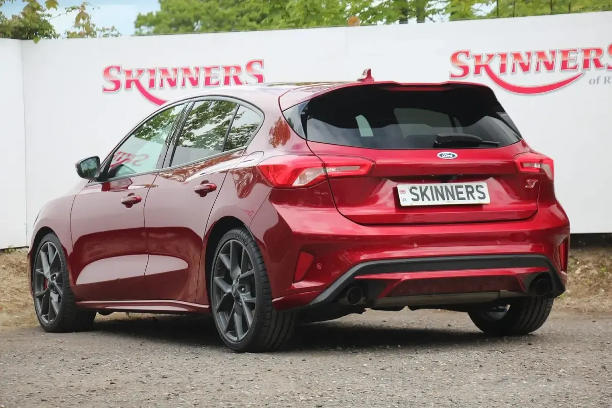 Used Ford Focus ST 280 HP (205 kW) 2019 Red Hatchback