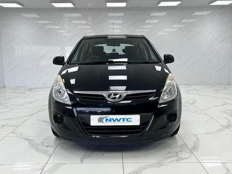 Used Hyundai i20 Comfort 77 HP (56 kW) 2011 Black Hatchback