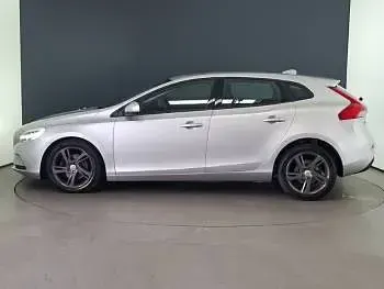 Used Volvo V40 Momentum 122 HP (89 kW) 2017 Silver Hatchback
