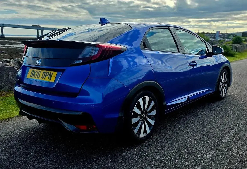 Used Honda Civic SE Plus 142 HP (104 kW) 2016 Blue Hatchback