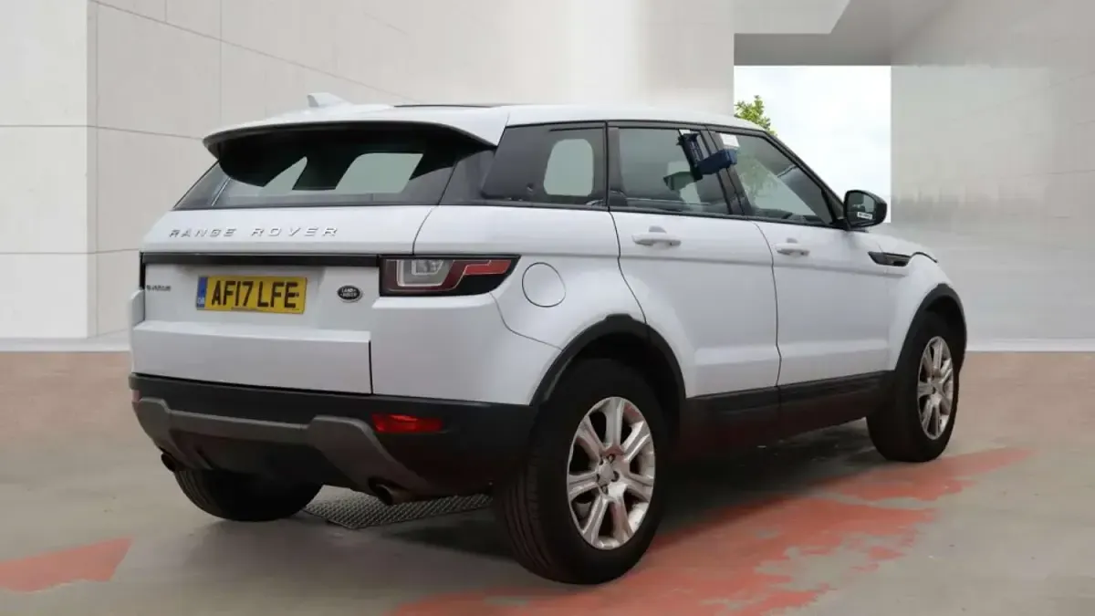 Used Land Rover Range Rover evoque SE 2017 White Estate