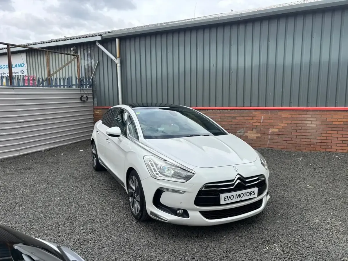 Usado Citroën DS5 2013 Blanco Utilitario