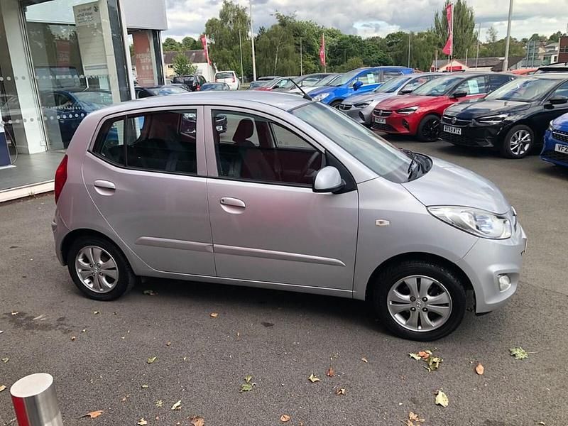Used Hyundai i10 Active 85 HP (62 kW) 2013 Silver Hatchback