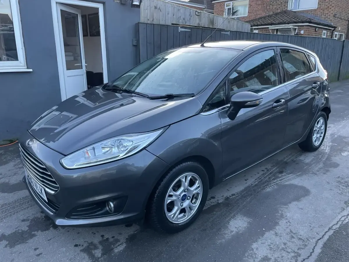 Used Ford Fiesta Zetec 95 HP (69 kW) 2017 Grey Hatchback