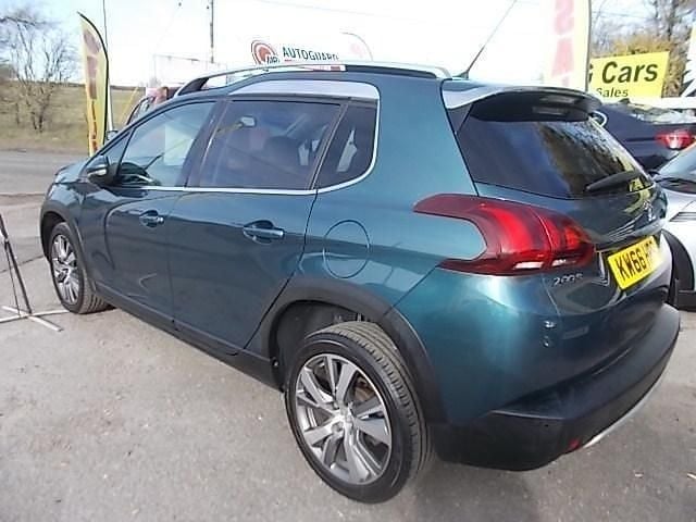 Used Peugeot 2008 Allure 100 HP (73 kW) 2017 Green SUV