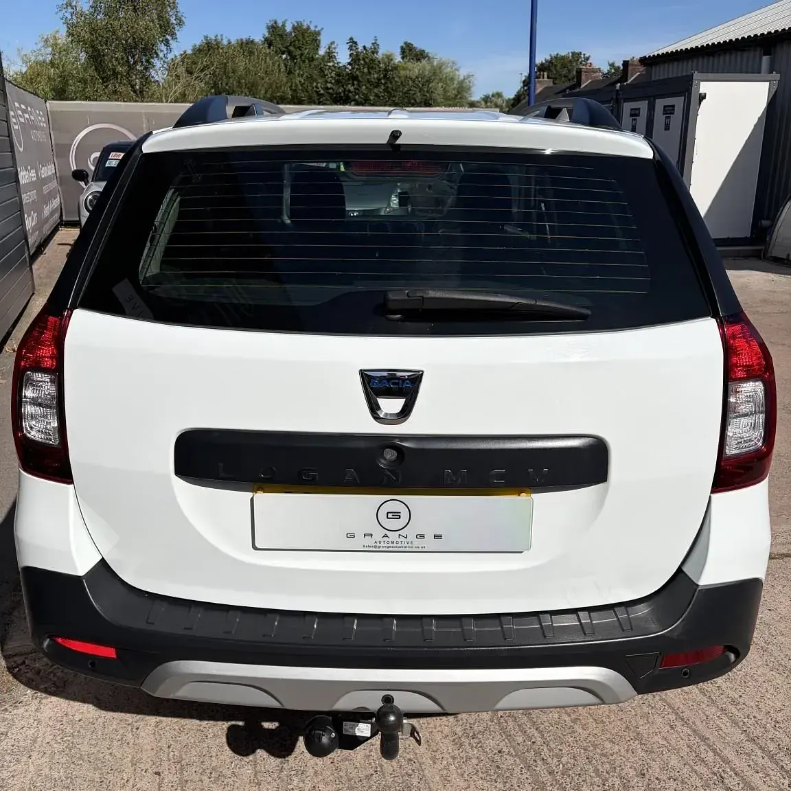 Used Dacia Logan MCV Lauréate 2018 White Estate