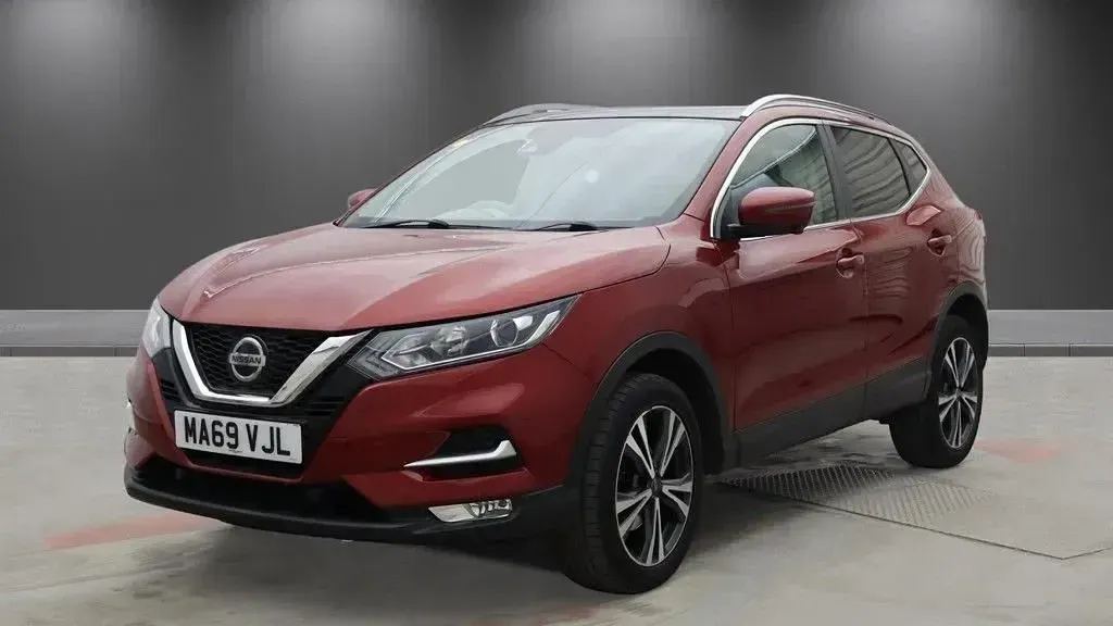 Used Nissan Qashqai N-Connecta 140 HP (102 kW) 2019 Red SUV