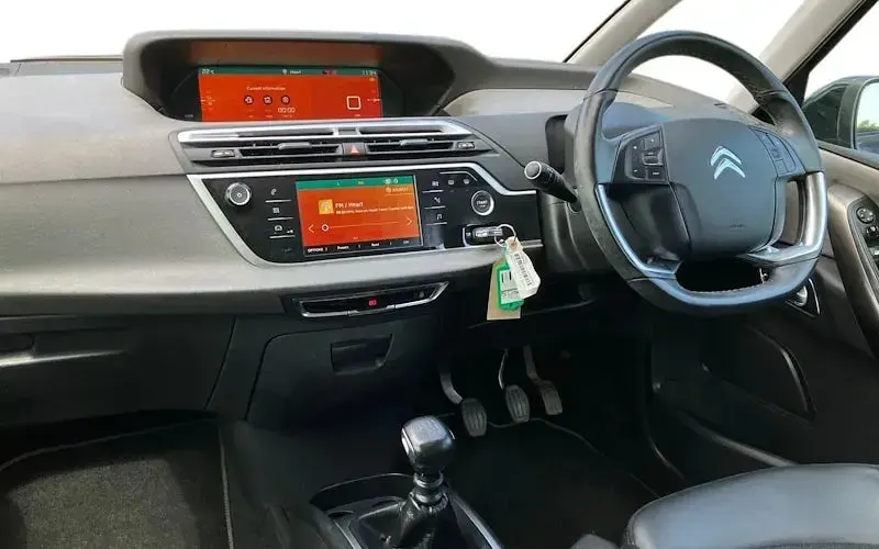 Usado Citroën C4 SpaceTourer PureTech 131 HP (96 kW) 2022 Preto Monovolume