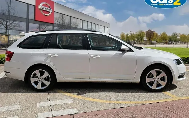 Used Skoda Octavia SE Drive 150 HP (110 kW) 2019 White Estate