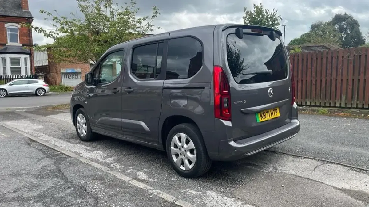 Used Vauxhall Combo 98 kW (134 HP) 2021 Grey MPV