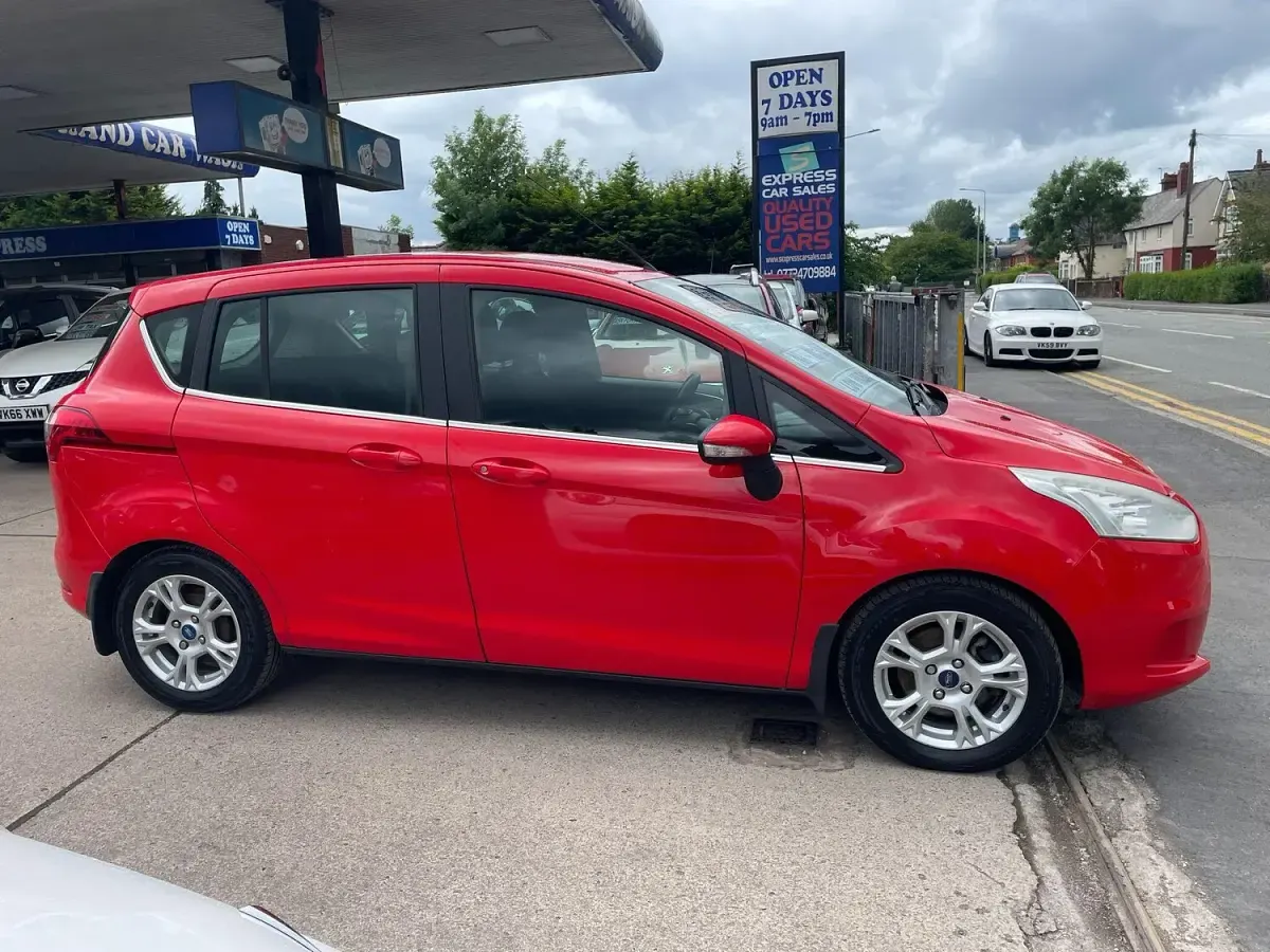 Used Ford B-MAX Zetec 105 HP (77 kW) 2012 Red MPV