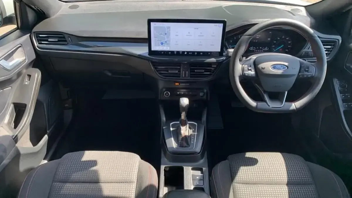 Usado Ford Focus ST-Line 123 CV (90 kW) 2023 Gris Utilitario