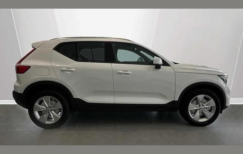 Used Volvo XC40 Core 161 HP (118 kW) 2025 White SUV
