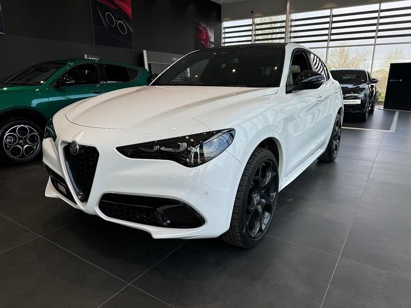 New Alfa Romeo Stelvio 276 HP (202 kW) 2025 Banchise white SUV