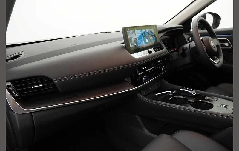 Used Nissan X-Trail Tekna 213 HP (156 kW) 2025 Silver SUV