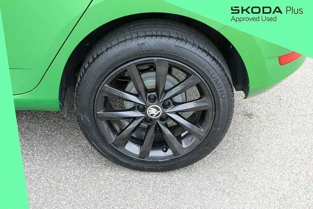 Used Skoda Fabia Colour Edition 94 HP (69 kW) 2019 Rallye green metallic black magic pearl effect Hatchback