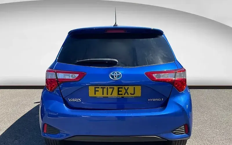 Second-hand Toyota Yaris Hybrid 101 CP (74 kW) 2020 Hatchback