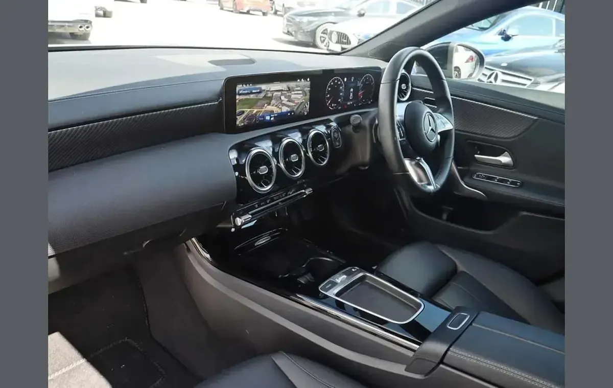 Gebraucht Mercedes CLA180 Executive 134 PS (98 kW) 2024 Schwarz Limousine
