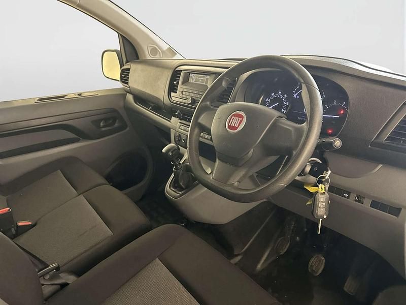 Usado Fiat Scudo 100 HP (73 kW) 2023 Cinzento Van