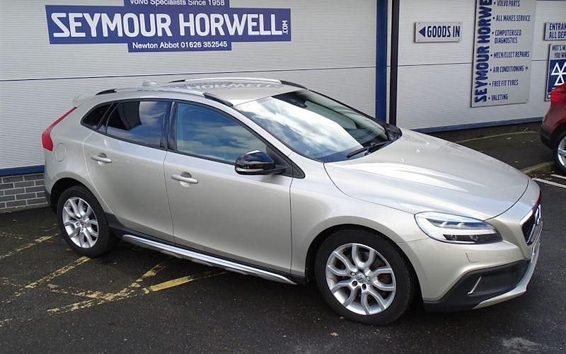 Used Volvo V40 152 HP (111 kW) 2017 Hatchback