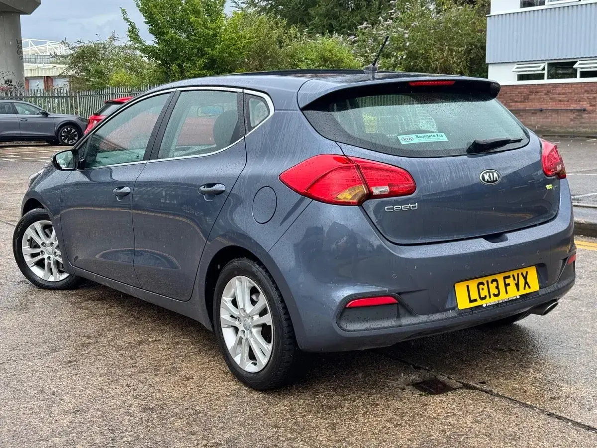 Used Kia Ceed 128 HP (94 kW) 2013 Blue Hatchback