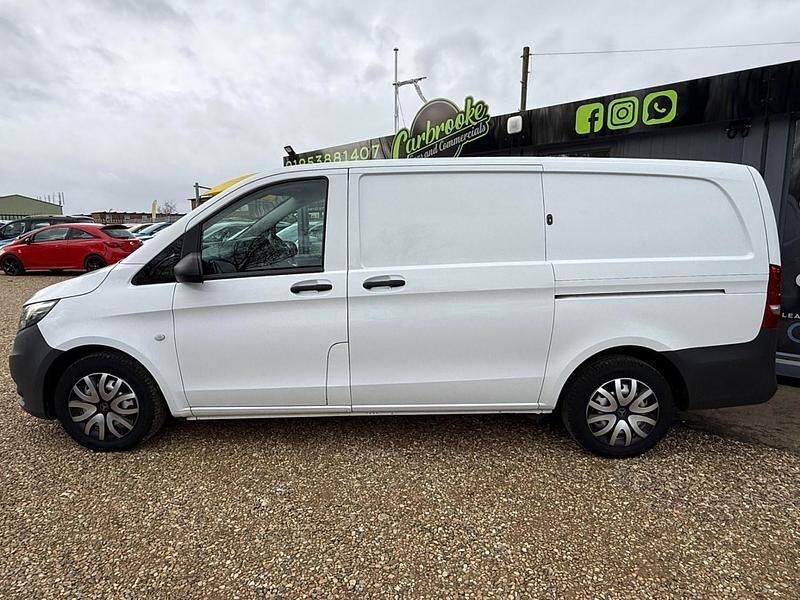 Used Mercedes Vito Progressive 134 HP (98 kW) 2021 White Van