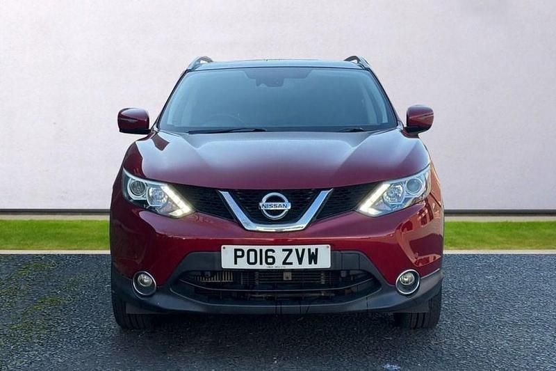 Used Nissan Qashqai N-TEC 115 HP (84 kW) 2016 Red SUV