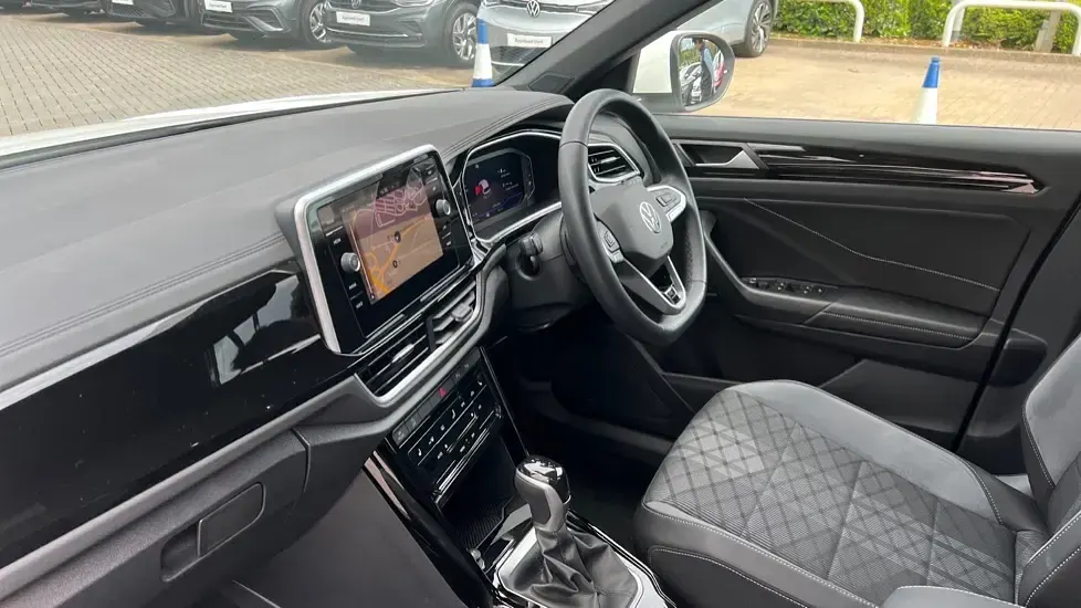 Used VW T-Roc R-line 150 HP (110 kW) 2024 Pure white SUV