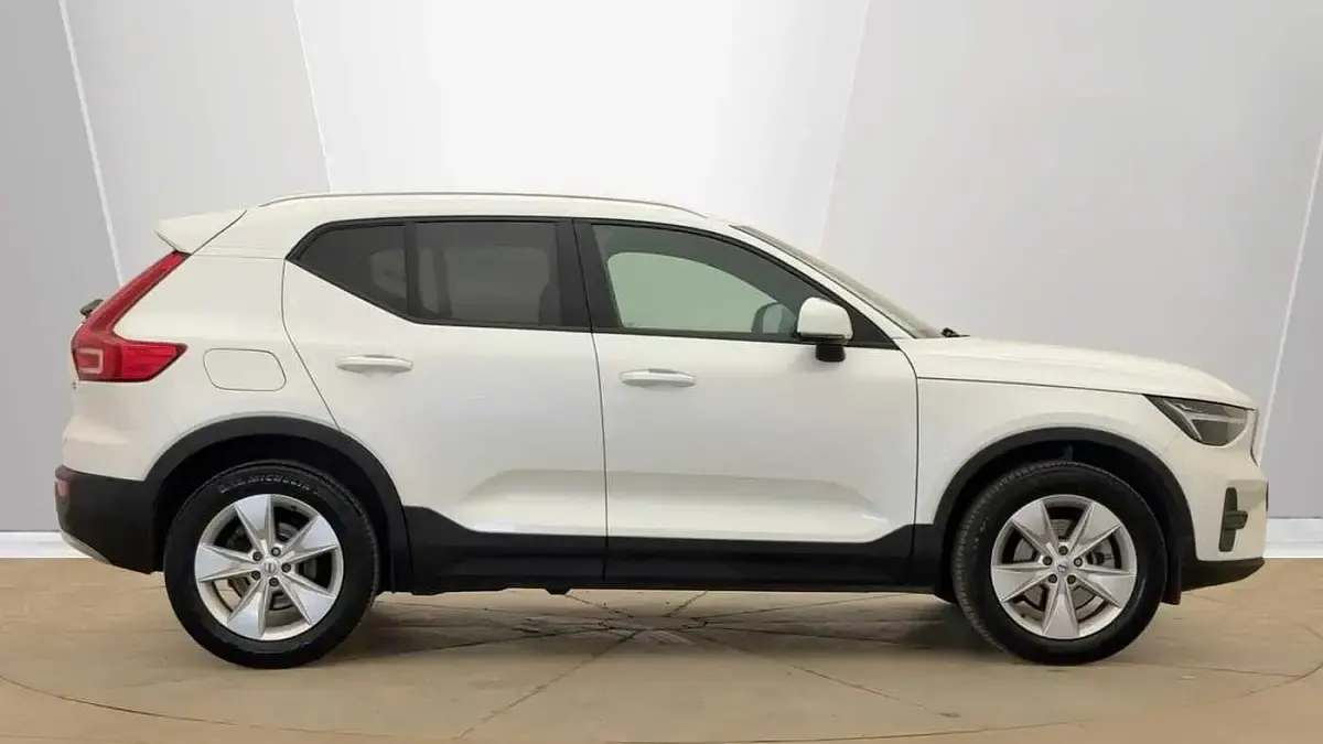 Used Volvo XC40 Core 161 HP (118 kW) 2025 White SUV