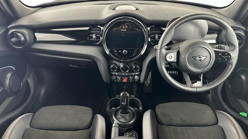 Usado Mini Cooper Hatch 134 HP (98 kW) 2023 Branco Citadino