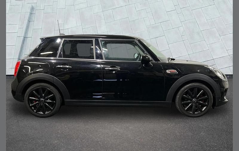 Usado Mini Cooper Hatch 134 CV (98 kW) 2017 Negro Utilitario
