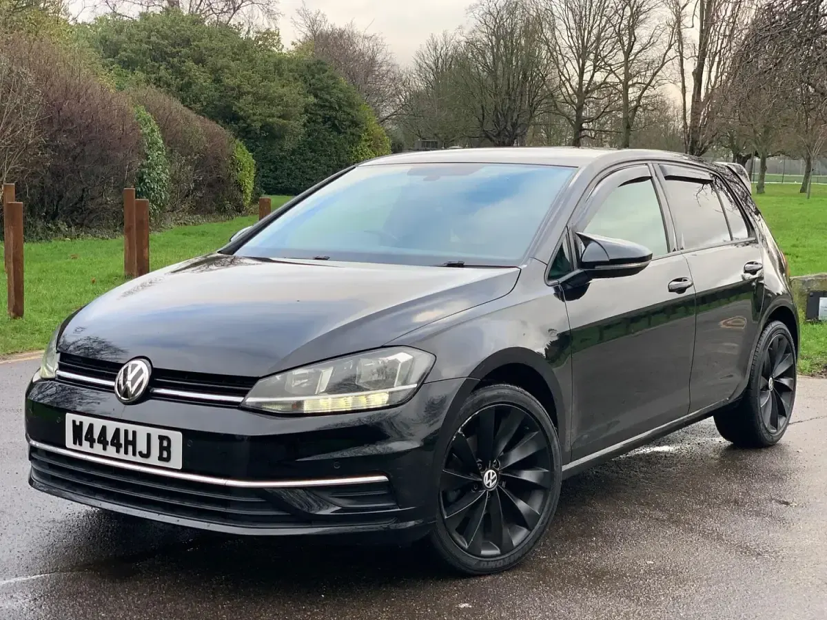 Used VW Golf VII SE 110 HP (80 kW) 2017 Black Hatchback