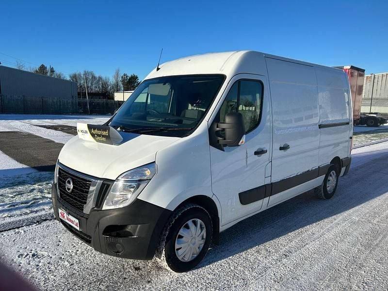 Used Nissan Interstar Acenta 135 HP (99 kW) 2022 White Van