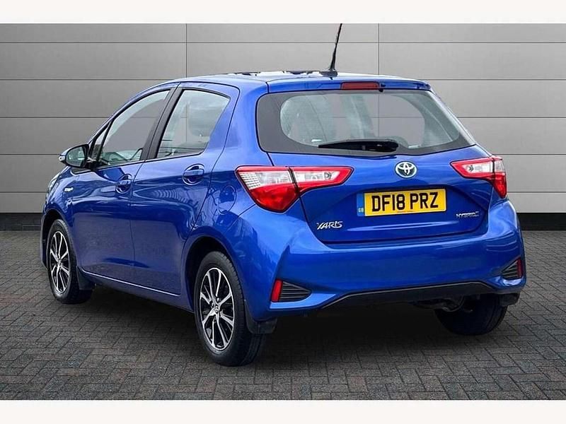 Used Toyota Yaris Hybrid 100 HP (73 kW) 2018 Nebula blue Hatchback